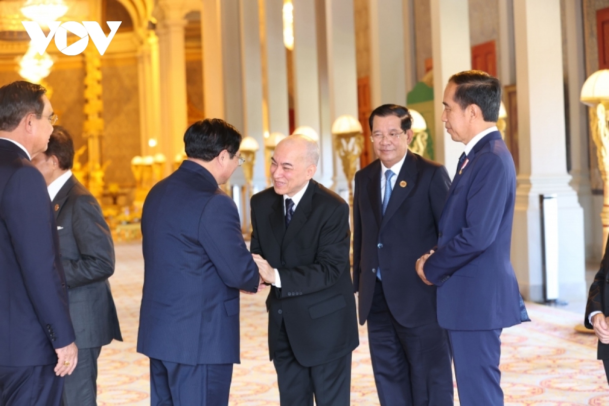 ASEAN leaders pay courtesy visit to Cambodian King ahead of regional summits